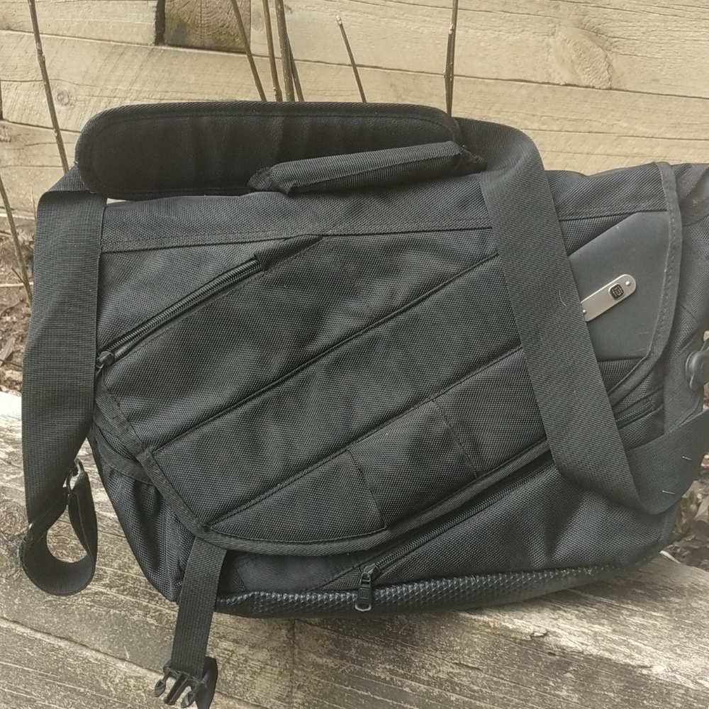 Unisex Ful Powerbank Rechargable Laptop Bag NWOT